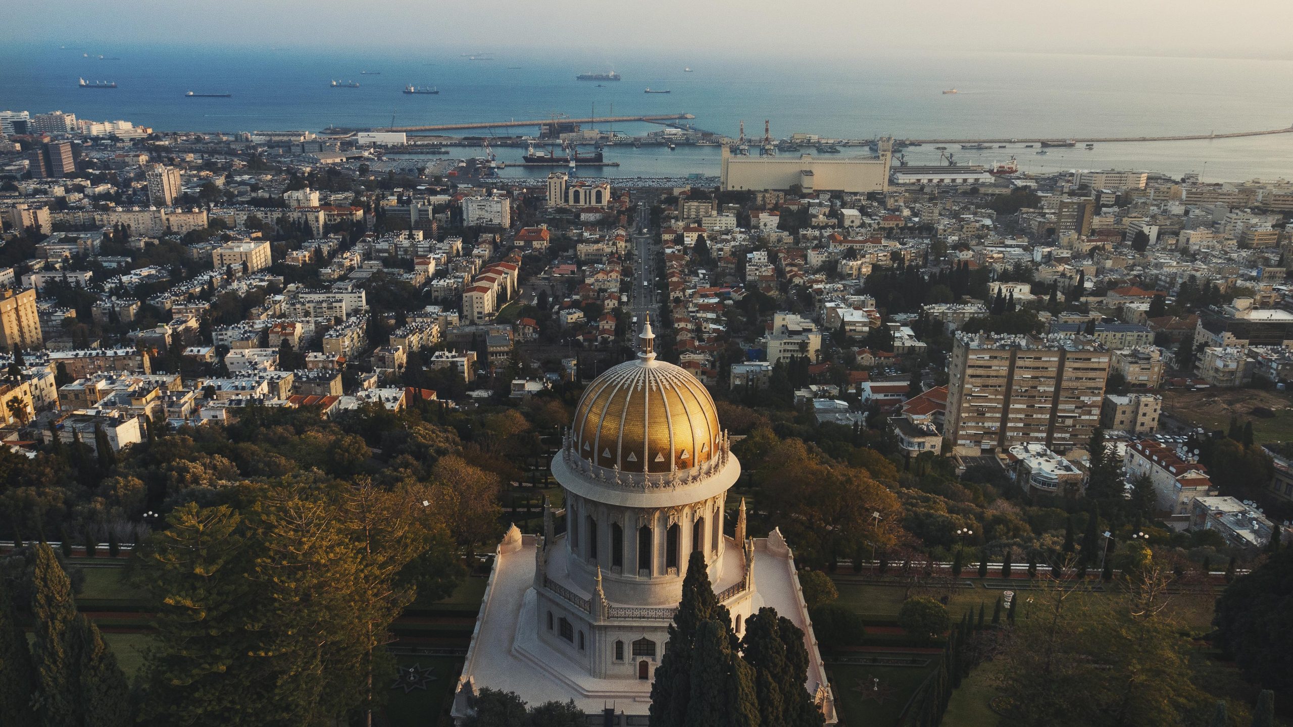 הגנים הבהאיים וטיילת לואי